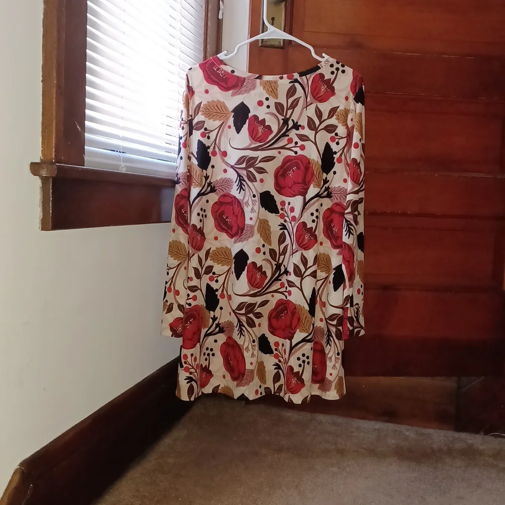 Lularoe Elizabeth tunic - Picture 2 of 5